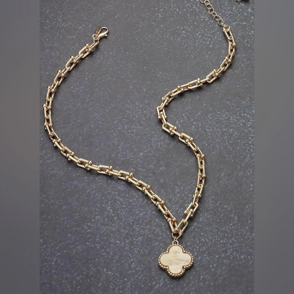 Clover Hardware Necklace - G- NU (7205)